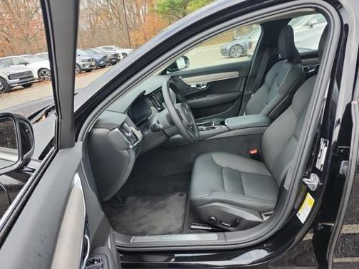 2025 Volvo S90 Plug-In Hybrid T8 Plus