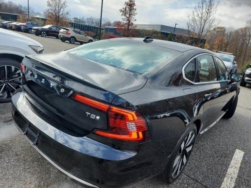 2025 Volvo S90 Plug-In Hybrid T8 Plus