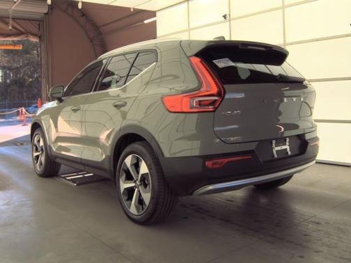 2025 Volvo XC40 B5 Plus Bright Theme