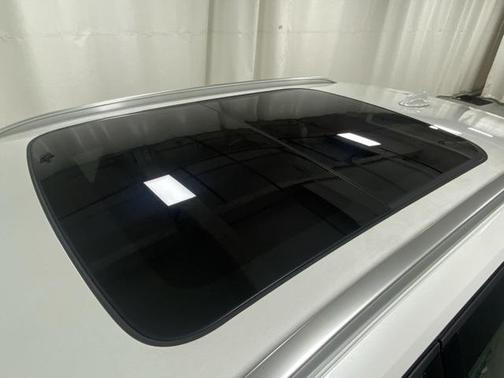2025 Volvo XC40 B5 Ultra Bright Theme