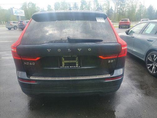 Denim Blue Metallic 2022 Volvo XC60 B5 Momentum