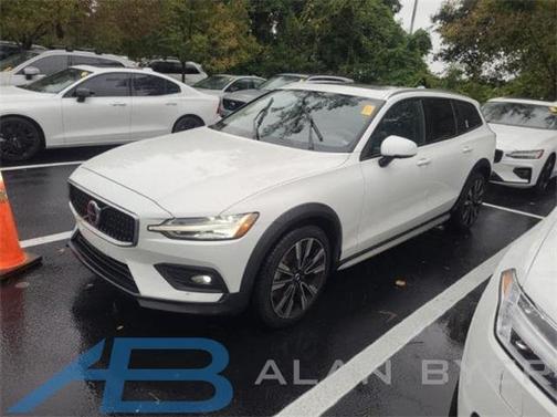 2024 Volvo V60 Cross Country B5 Ultimate