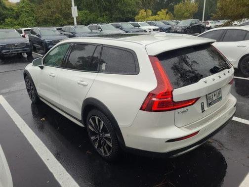2024 Volvo V60 Cross Country B5 Ultimate