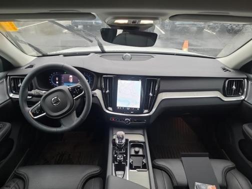 2024 Volvo V60 Cross Country B5 Ultimate