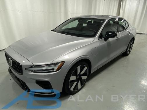 2025 Volvo S60 Plug-In Hybrid T8 Ultra
