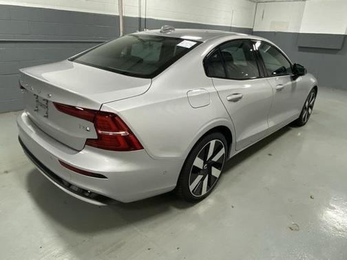2025 Volvo S60 Plug-In Hybrid T8 Ultra