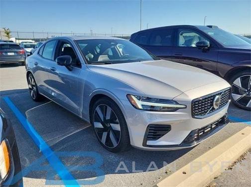 2025 Volvo S60 Plug-In Hybrid T8 Ultra