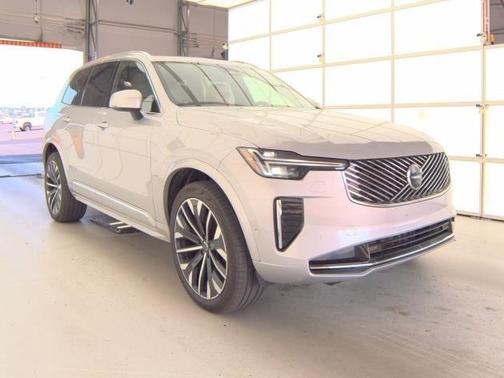 2025 Volvo XC90 B6 Plus 7-Seater