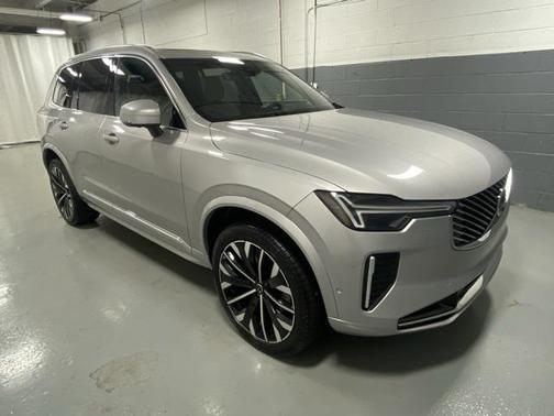 2025 Volvo XC90 B6 Plus 7-Seater