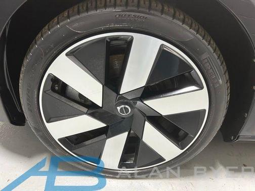 2024 Volvo S60 Recharge Plug-In Hybrid T8 Plus Dark Theme