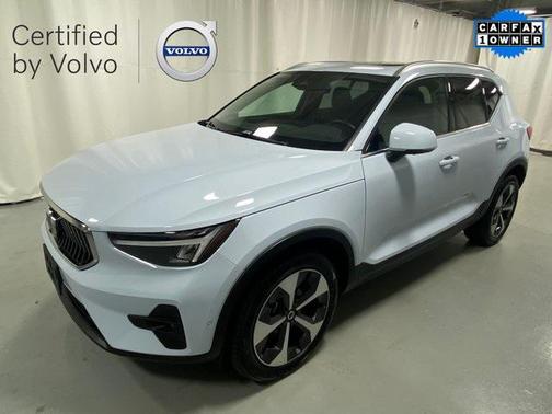 2025 Volvo XC40 B5 Plus Bright Theme
