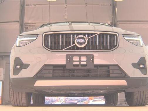 2025 Volvo XC40 B5 Plus Bright Theme