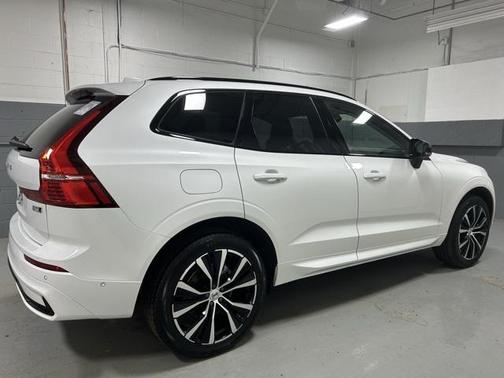 2025 Volvo XC60 B5 Plus