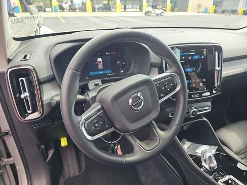 2025 Volvo XC40 B5 Plus Bright Theme