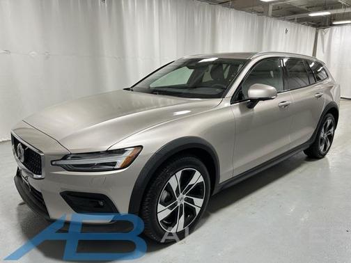 2024 Volvo V60 Cross Country B5 Plus