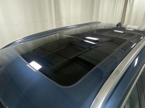 Denim Blue Metallic 2025 Volvo XC90 Plug-In Hybrid T8 Plus 6-Seater