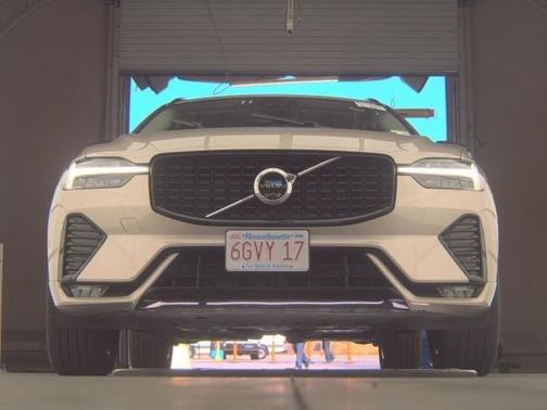 2025 Volvo XC60 B5 Plus