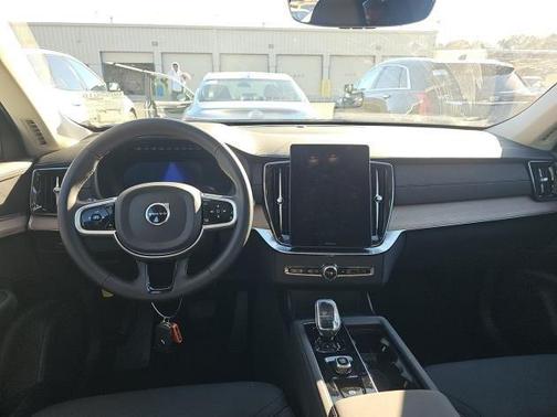 2025 Volvo XC90 B5 Plus 7-Seater