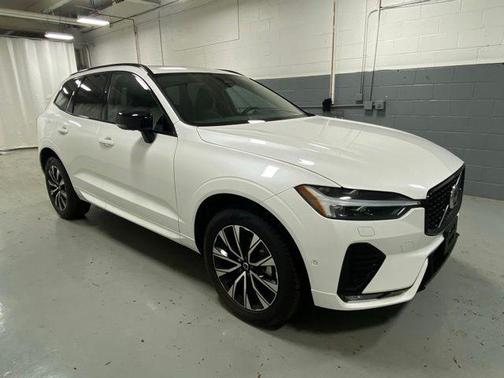 Crystal White Metallic 2025 Volvo XC60 B5 Plus