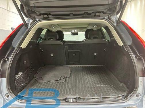 Thunder Grey Metallic 2023 Volvo XC60 B5 Ultimate Bright Theme