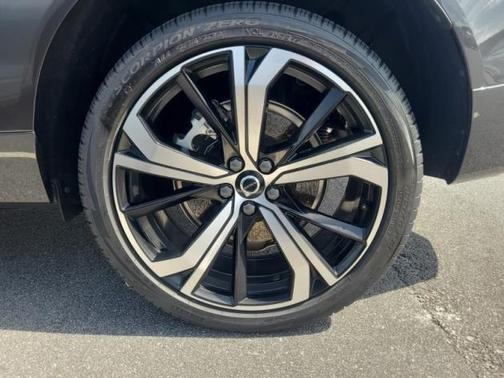 2025 Volvo XC60 Plug-In Hybrid T8 Ultra