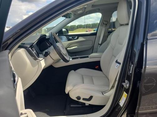 2025 Volvo XC60 Plug-In Hybrid T8 Ultra