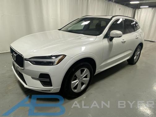 2022 Volvo XC60 B5 Momentum
