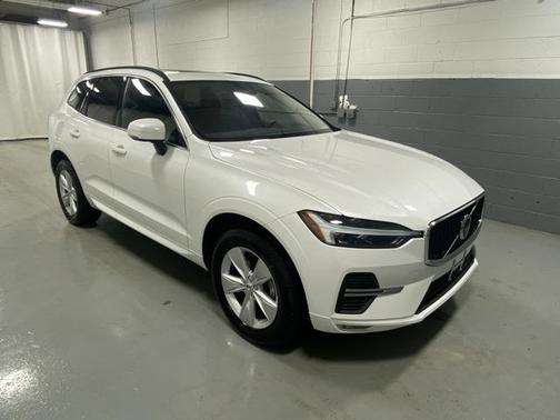 2022 Volvo XC60 B5 Momentum