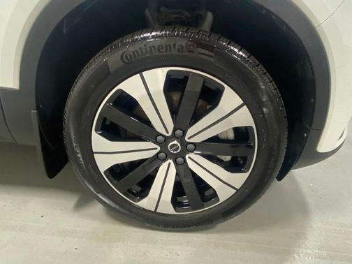 Crystal White Metallic 2023 Volvo XC40 Recharge Pure Electric Twin Core