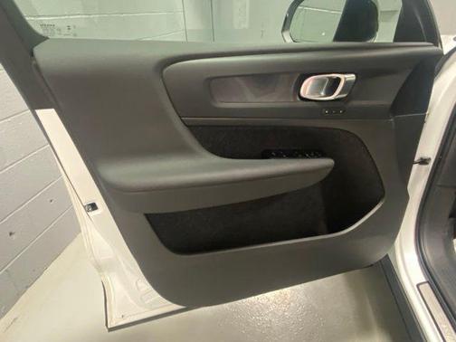 Crystal White Metallic 2023 Volvo XC40 Recharge Pure Electric Twin Core