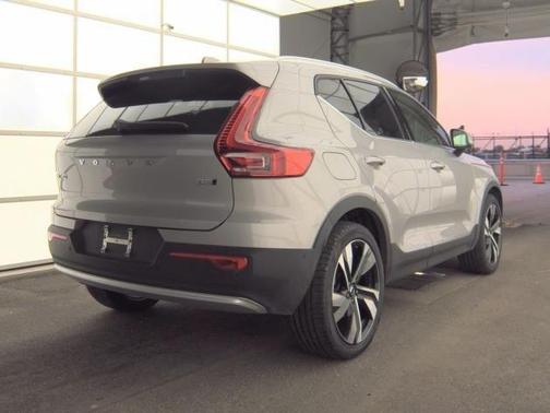 2025 Volvo XC40 B5 Plus Bright Theme