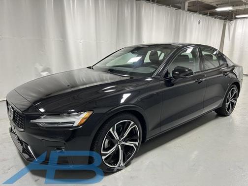 2025 Volvo S60 B5 Plus