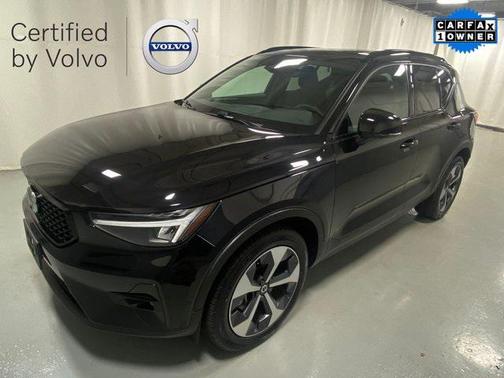 2025 Volvo XC40 B5 Plus Dark Theme