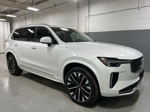 2025 Volvo XC90 B5 Plus 7-Seater