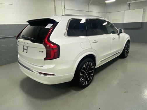 2025 Volvo XC90 B6 Plus 7-Seater