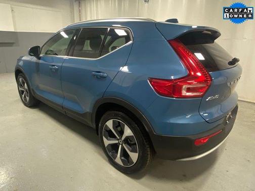 2025 Volvo XC40 B5 Plus Bright Theme