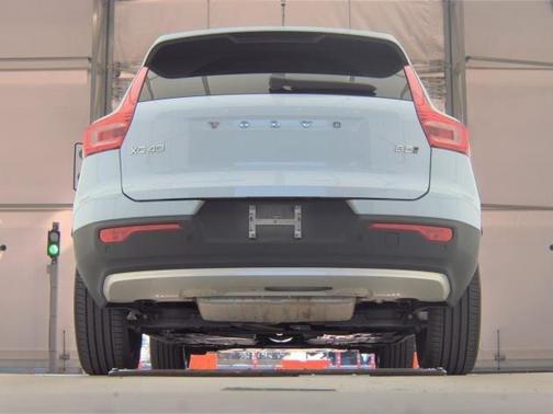 2025 Volvo XC40 B5 Core Bright Theme