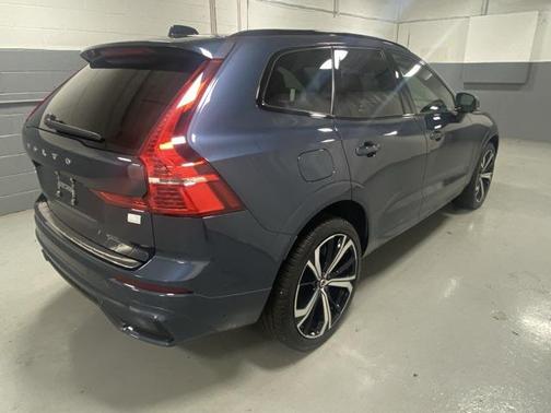 2024 Volvo XC60 Recharge Plug-In Hybrid T8 Ultimate Dark Theme