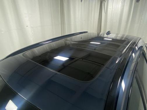 2024 Volvo XC60 Recharge Plug-In Hybrid T8 Ultimate Dark Theme