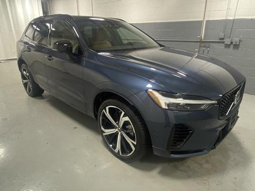 2024 Volvo XC60 Recharge Plug-In Hybrid T8 Ultimate Dark Theme