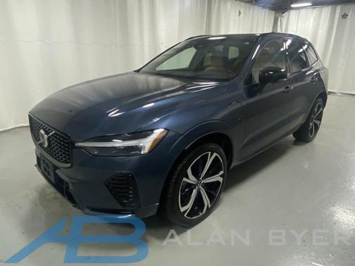 2024 Volvo XC60 Recharge Plug-In Hybrid T8 Ultimate Dark Theme