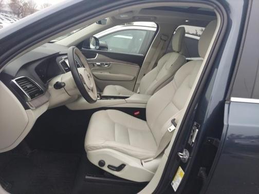 2024 Volvo XC90 B6 Plus Bright Theme 7-Seater