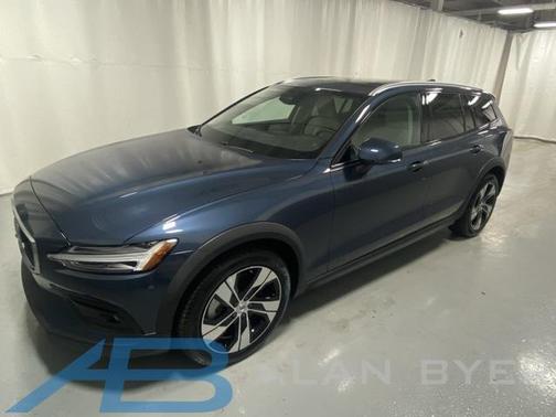 2024 Volvo V60 Cross Country B5 Plus