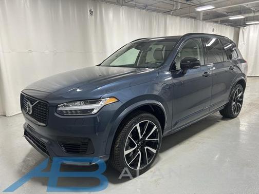 2023 Volvo XC90 Recharge Plug-In Hybrid T8 Plus Dark Theme 7-Seater