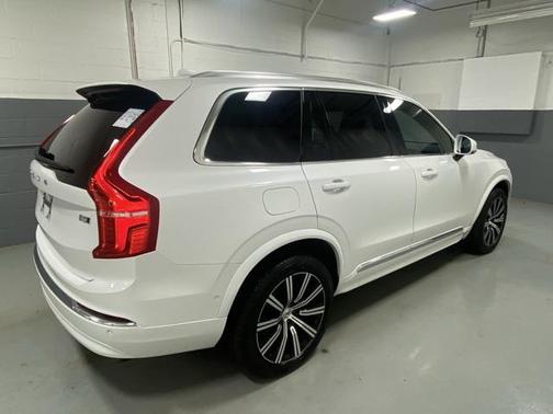 2024 Volvo XC90 B5 Plus Bright Theme