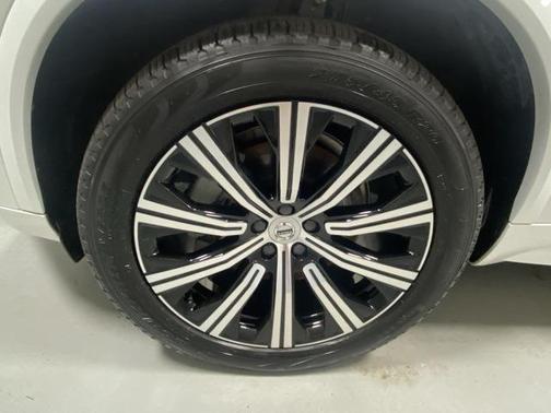 2024 Volvo XC90 B5 Plus Bright Theme