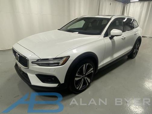 2024 Volvo V60 Cross Country B5 Plus