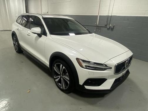 2024 Volvo V60 Cross Country B5 Plus