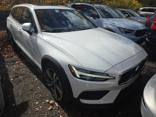 2024 Volvo V60 Cross Country B5 Plus
