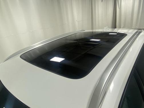 2025 Volvo XC40 B5 Ultra Bright Theme